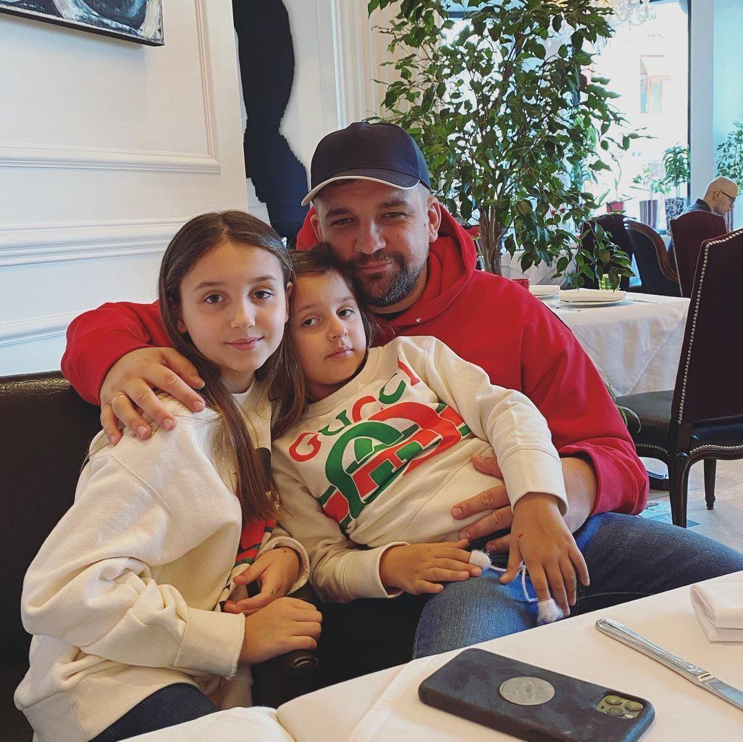 Баста с женой 2022. Баста семья. Семья вакуленко баста. Семья басты 2022. Дочки басты.