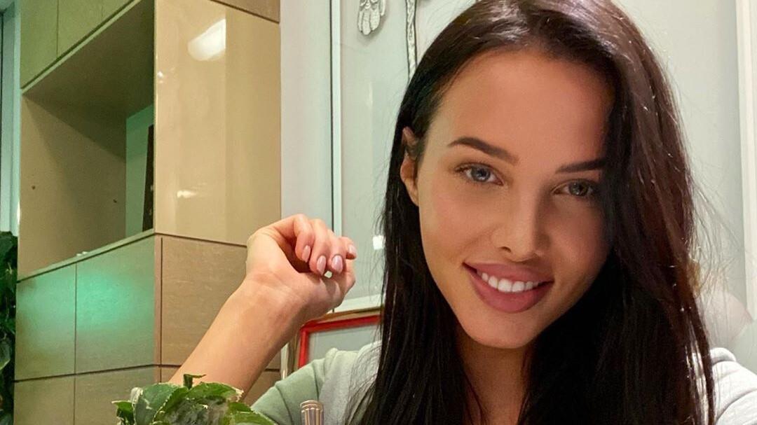 «Токсикоз?» Подписчики Решетовой заподозрили ее во второй беременности ...