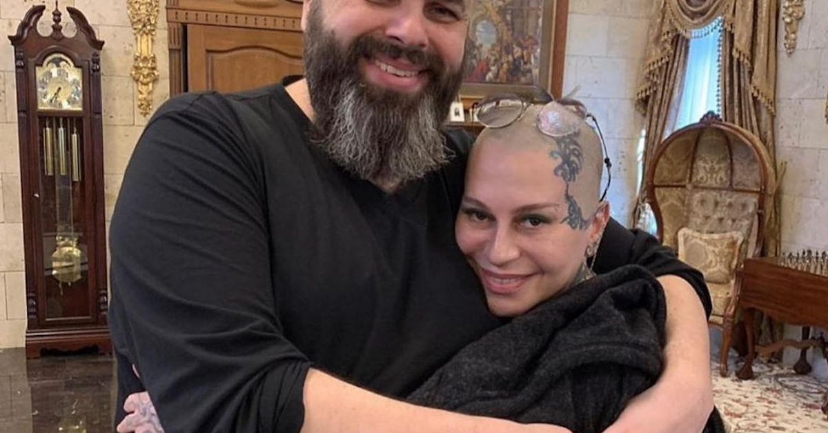 Наргиз Закирова заявила, что Максим Фадеев запрещает ей