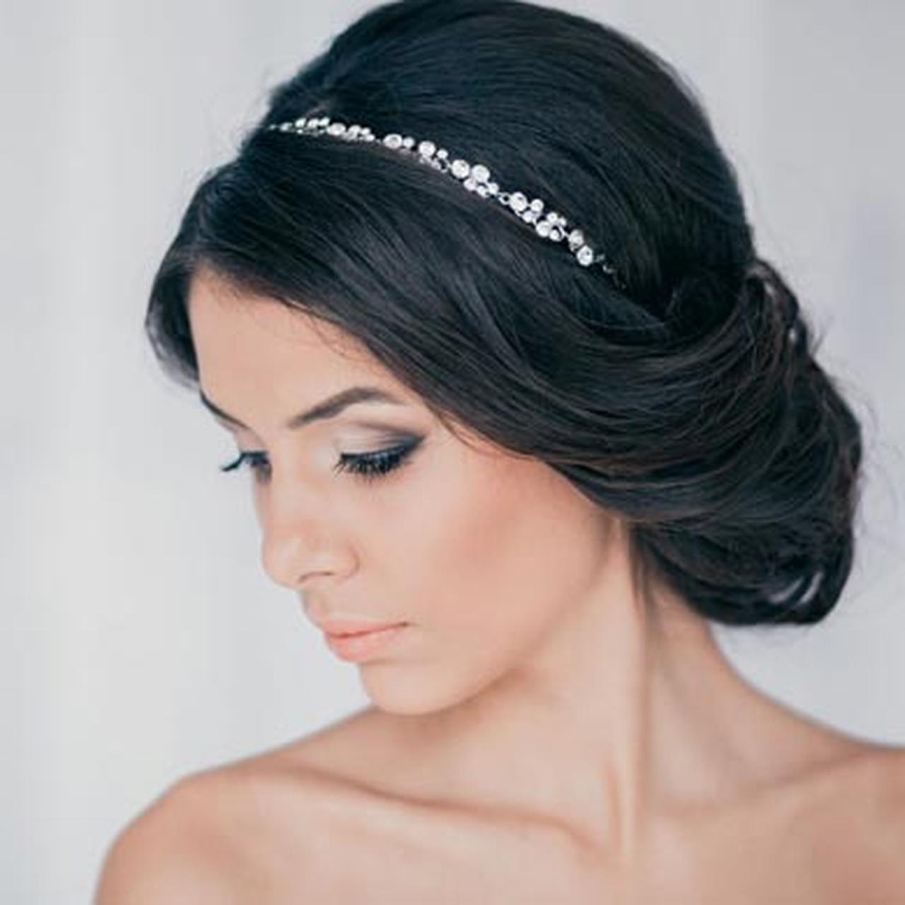 Прическа в греческом стиле. Прическа с ободком на длинные волосы. Греческая прическа на длинные волосы. Греческая прическа на короткие волосы