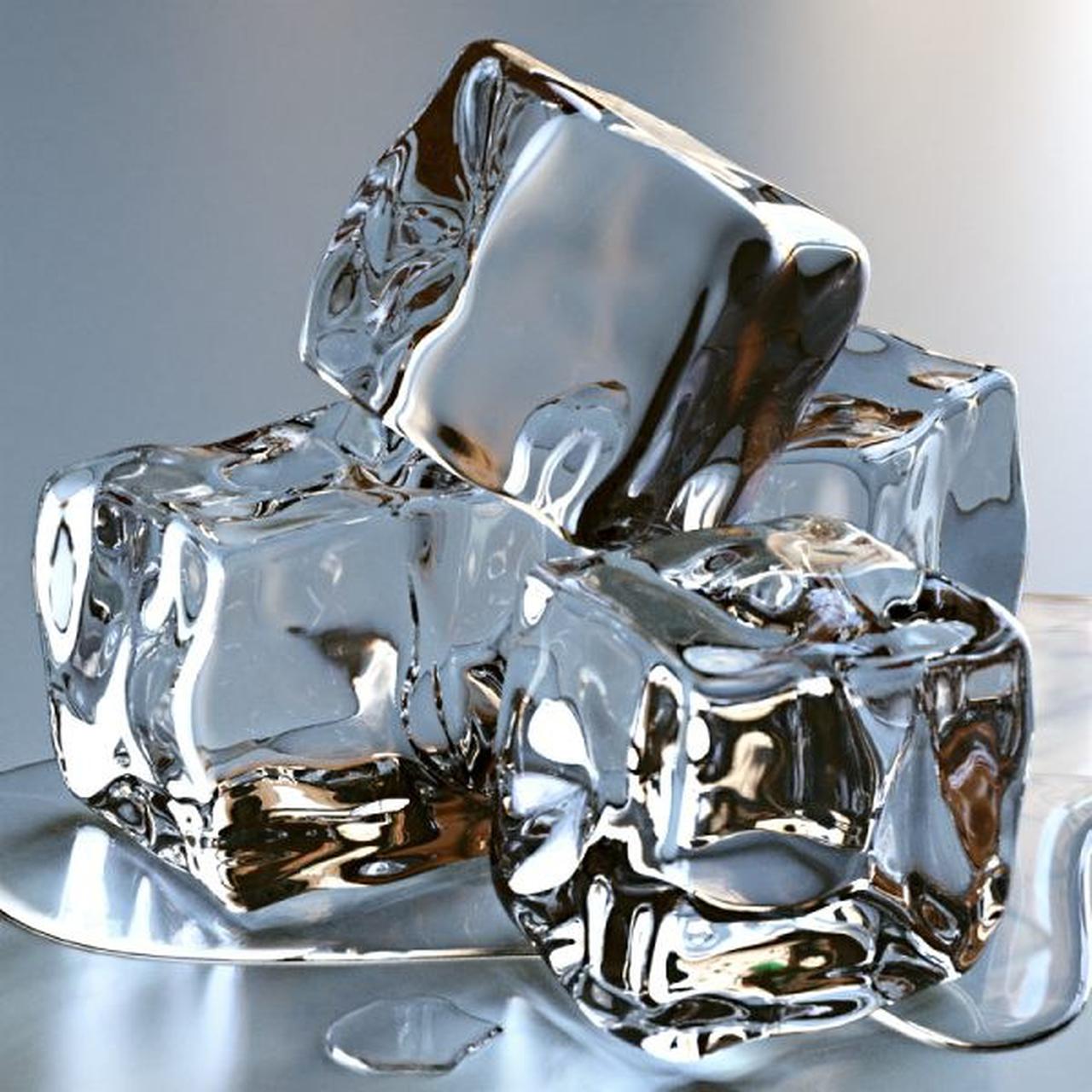 Кусочки льда песня. Кусочки льда. Кубики льда. Красивые кубики льда. Тающие кубики льда.