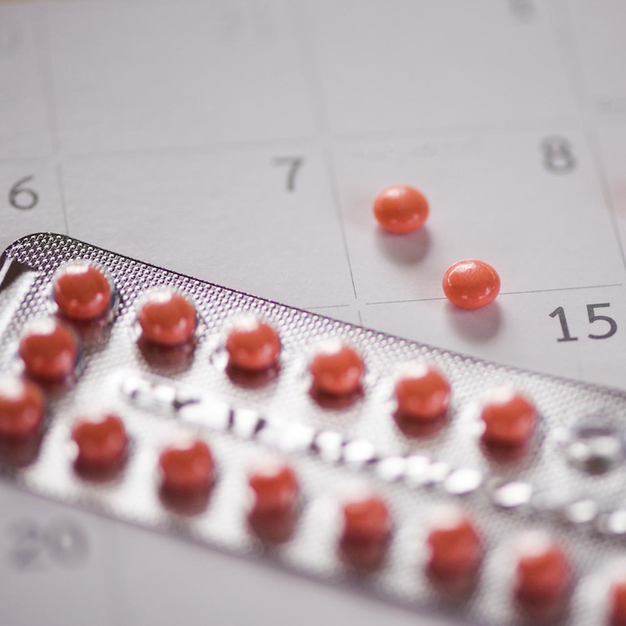 Правда и мифы о противозачаточных таблетках: можно ли забеременеть,  потолстеть и другие популярные вопросы | WMJ.ru