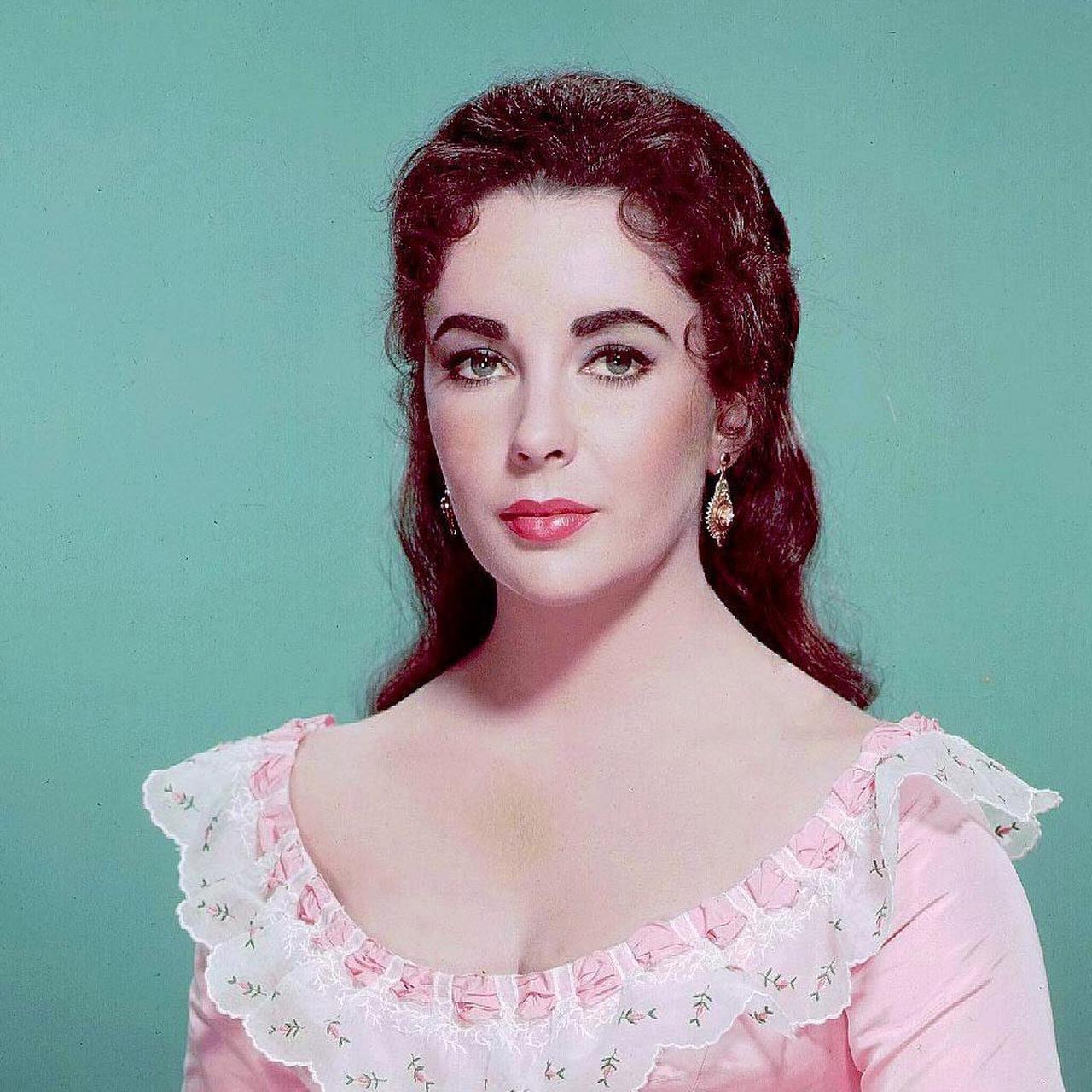 Элизабет тейлор 1972. Лиз тейлор актриса. Элизабет тейлор. Элизабет тейлор в молодости. Элизабет тейлор в молодости.