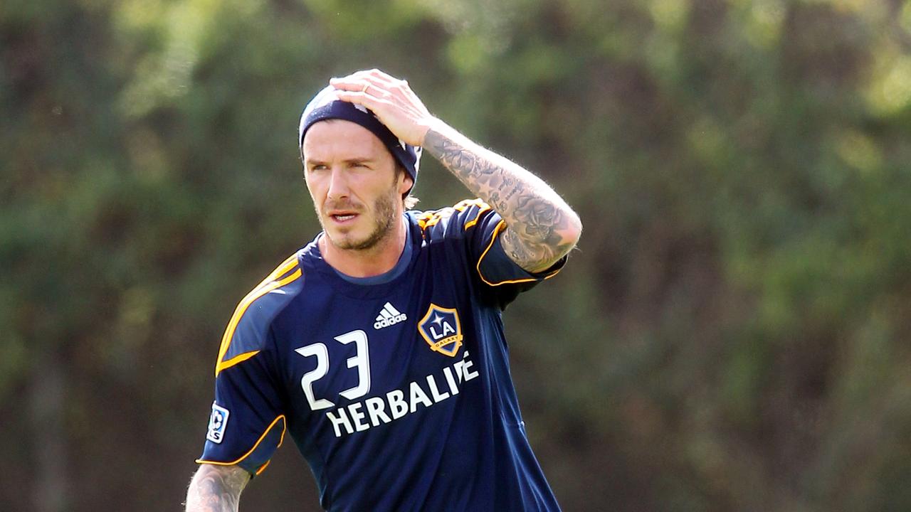 Nike fc presents the footballverse. винисиус в олимпийке. маркао и романцев. футбол лучшие игроки мира. неймар и вин дизель.