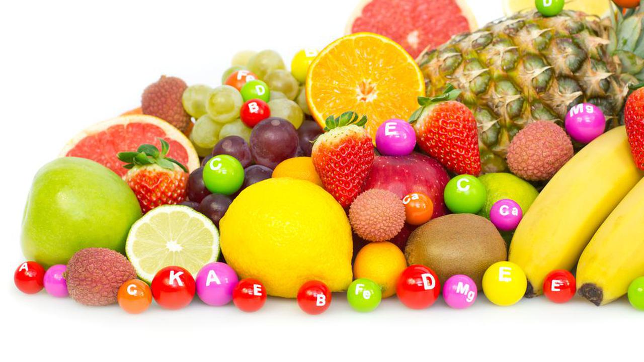 Фрукты источник витаминов. Витамины в фруктах. Натуральные витамины. Витамины картинки. Фрукты фон.