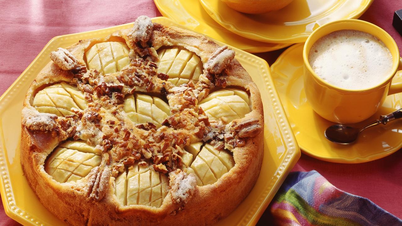 Чай с шарлоткой
