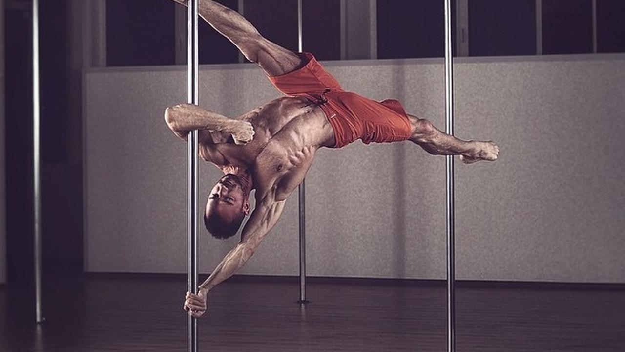 Пилон самара. Бланш Pole-Sport. Мужской флажок на пилоне. Флажок на пилоне мужчина. Флажок на шесте мужчина
