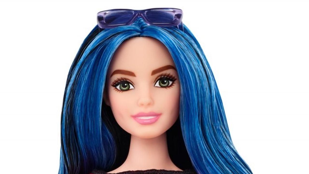 кукла барби россия. лицо куклы барби. айлиш барби. барбара луна сипос до пластики. барби с интерактивным ожерельем 2000.