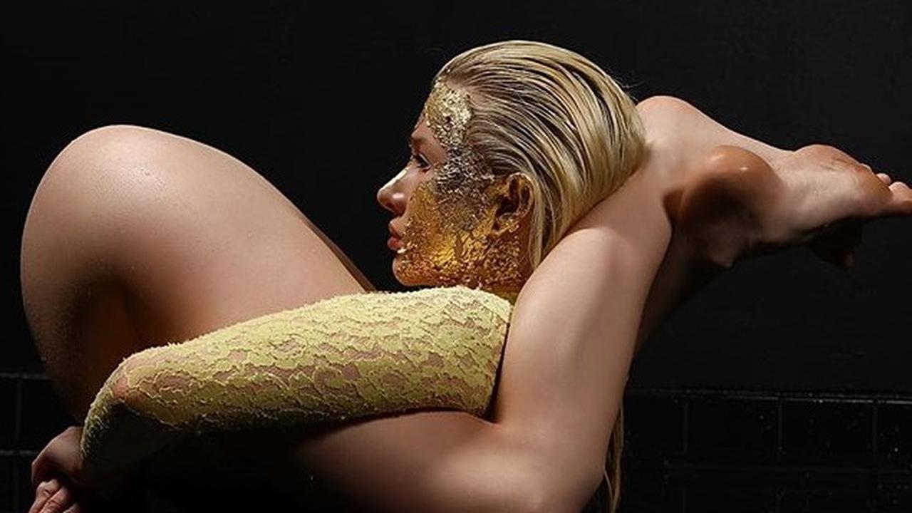 Hot contortionist