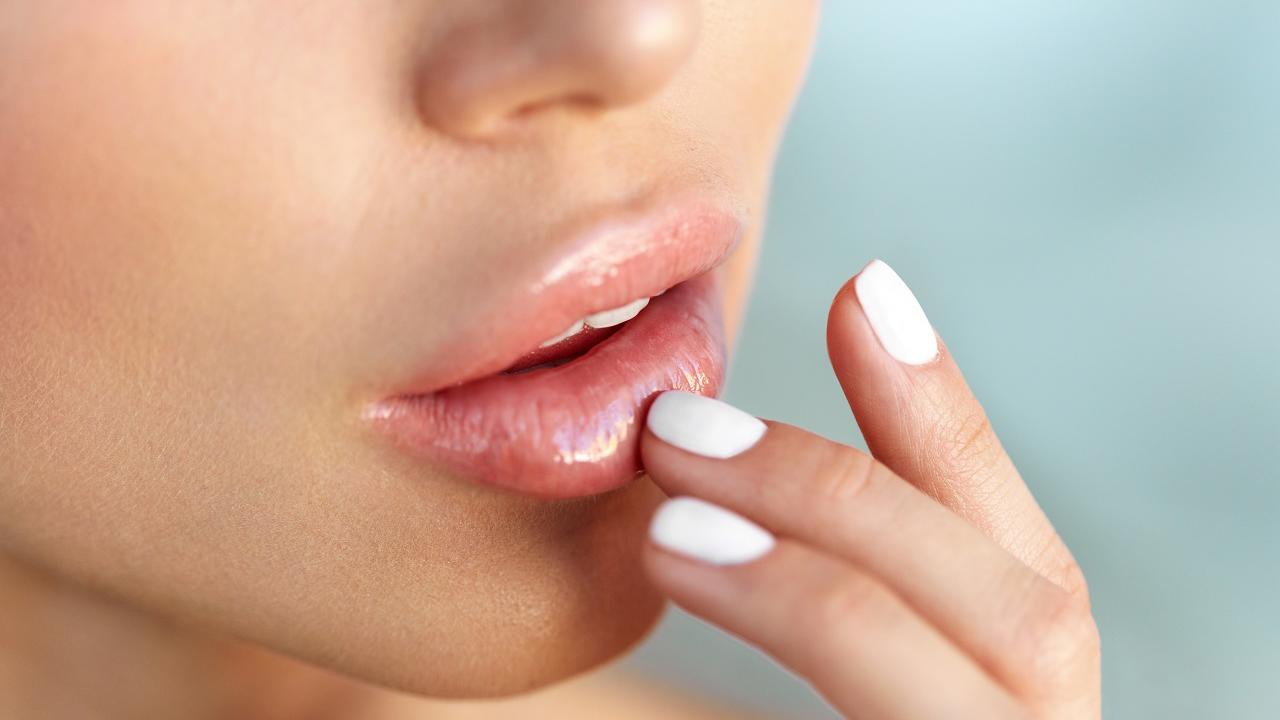 Проблема обветривания губ — одна из самых популярных в зимний период. 