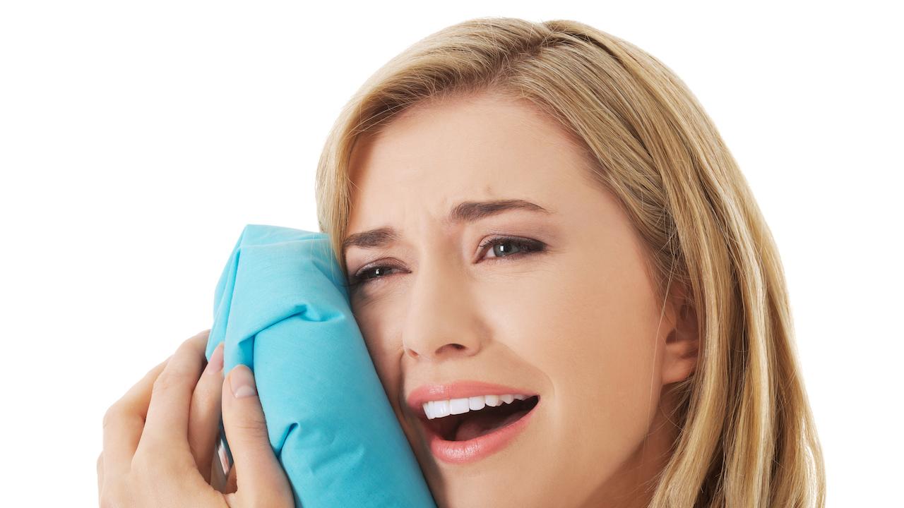 Как убрать синяк под глазом: от народных рецептов до средств маскировки ...