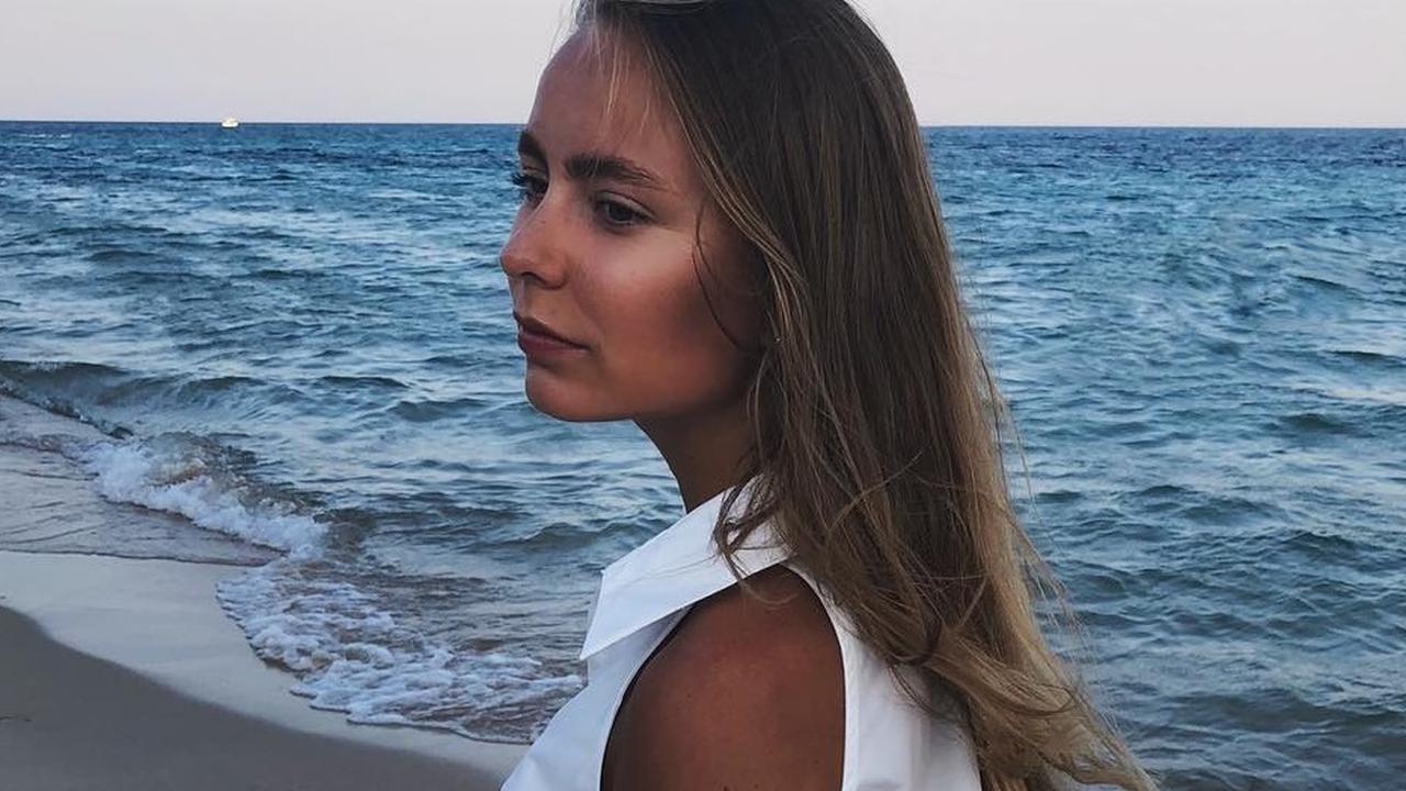 Дочь навки и жулина. Саша Жулина в купальнике. Саша Жулина рост. Александра Жулина в купальнике. Дочь Навки в купальнике.
