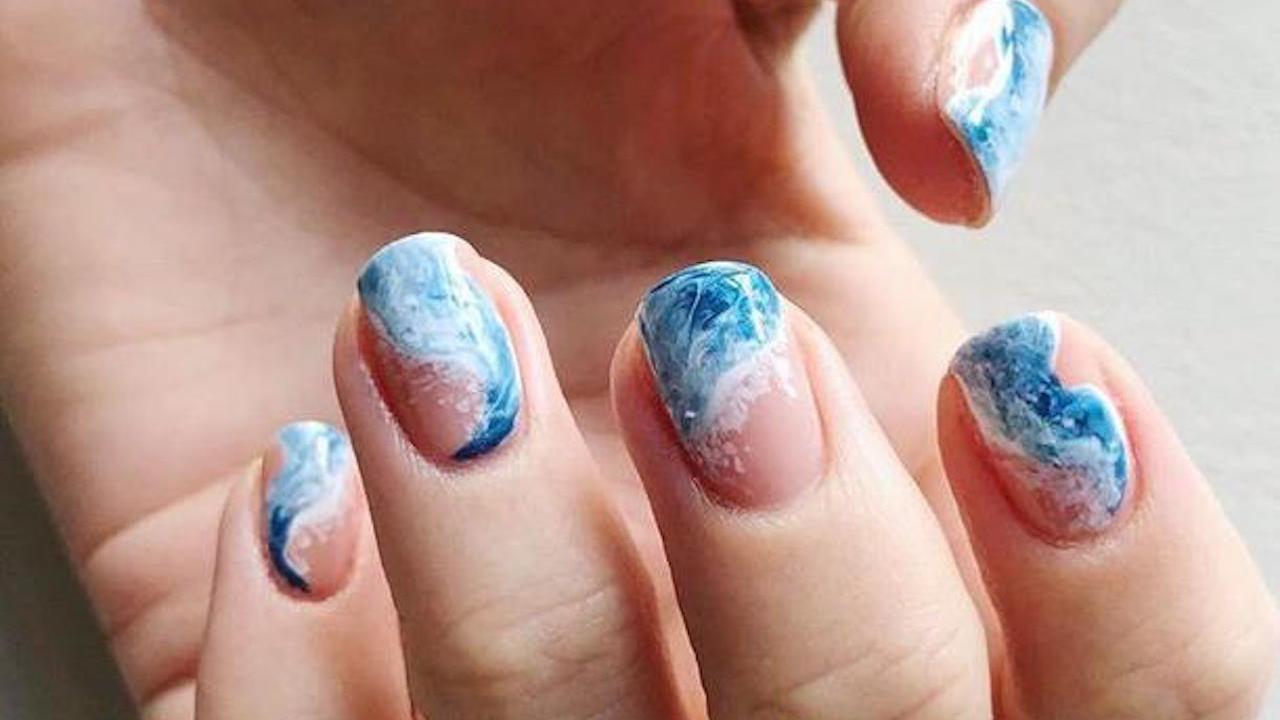Как нарисовать морскую пену на ногтях