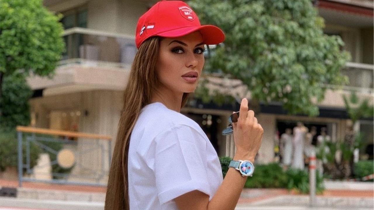 Кепки бони. Beechfield cap. Кепи норковые пильников. Вика боня в кепке. Бренды кепок женских.