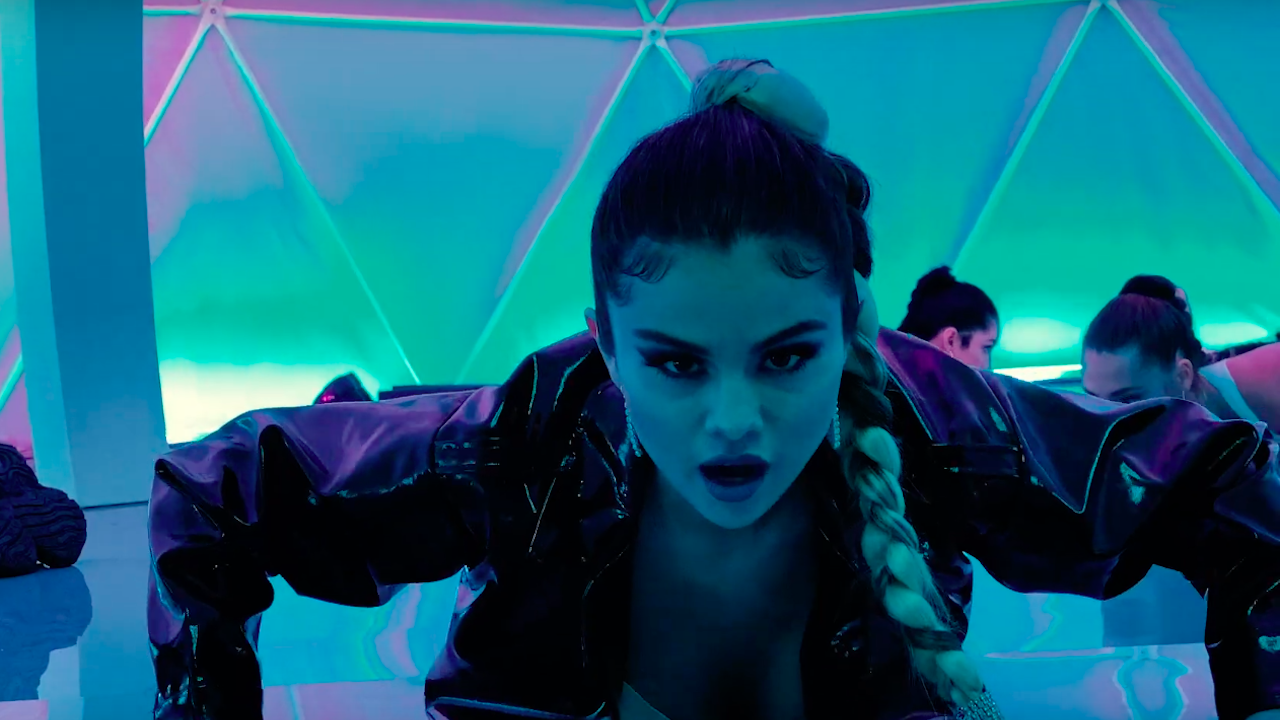 Открой видео песню. Selena Gomez look at her Now клип.