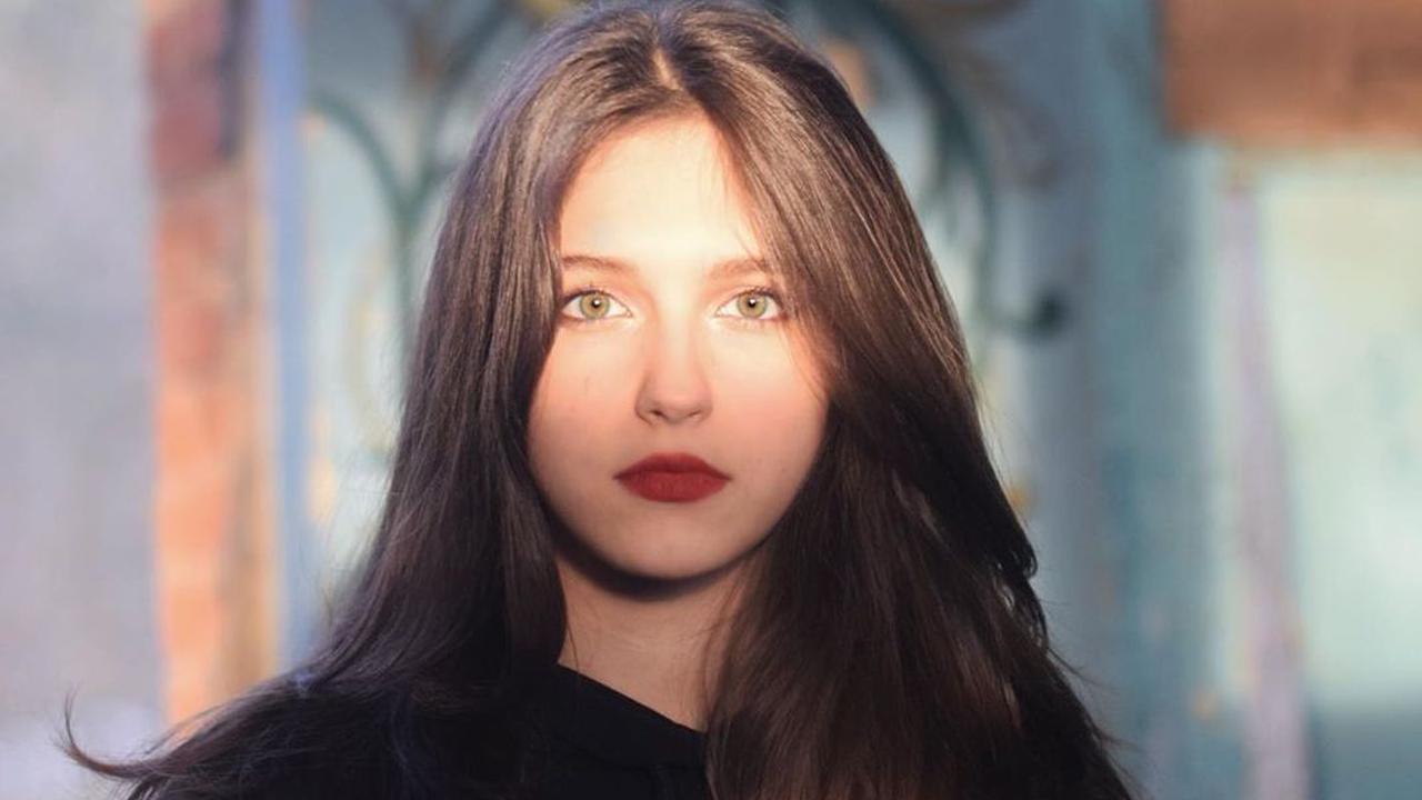 «Необыкновенная»: 18-летняя красавица-дочь Климовой показала оригинальный  мейк с поцелуями | WMJ.ru