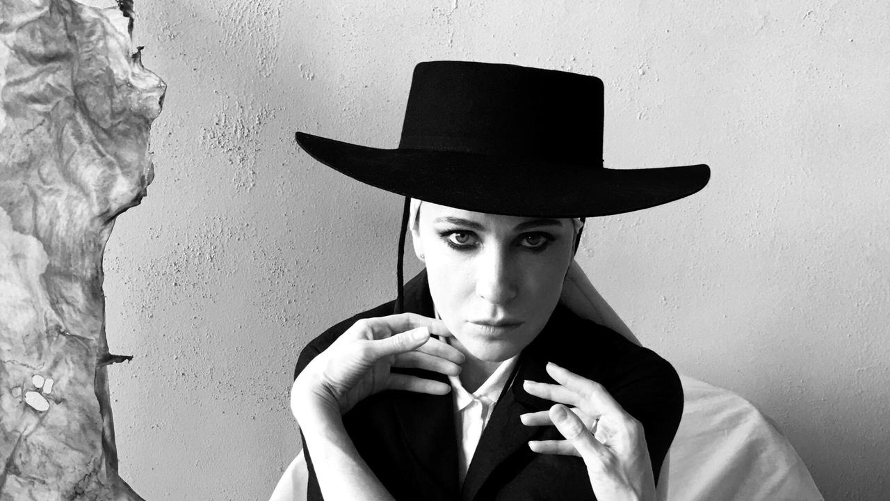 ксения чумичева 2022. томный шелест. томный шелест. есть в сыктлости осеннней. томный шелест.