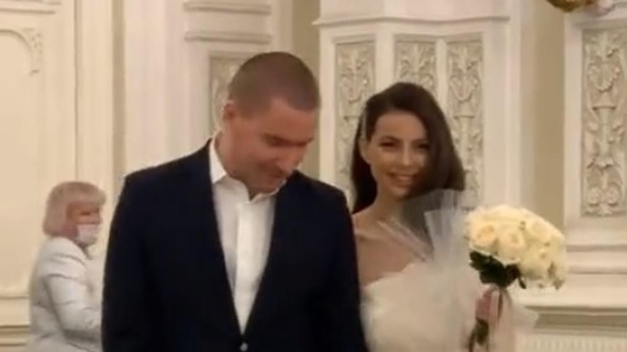 Винник синайский вдовец. Алекса винник. Винник бизнесмен из питера. Олег винник синай. Олег винник и яна ким.