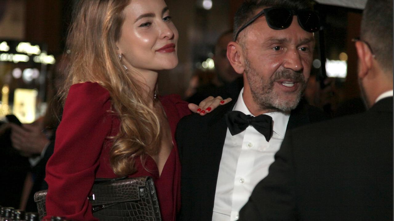 Видео танца Шнурова с беременной женой взорвало Сеть - МК