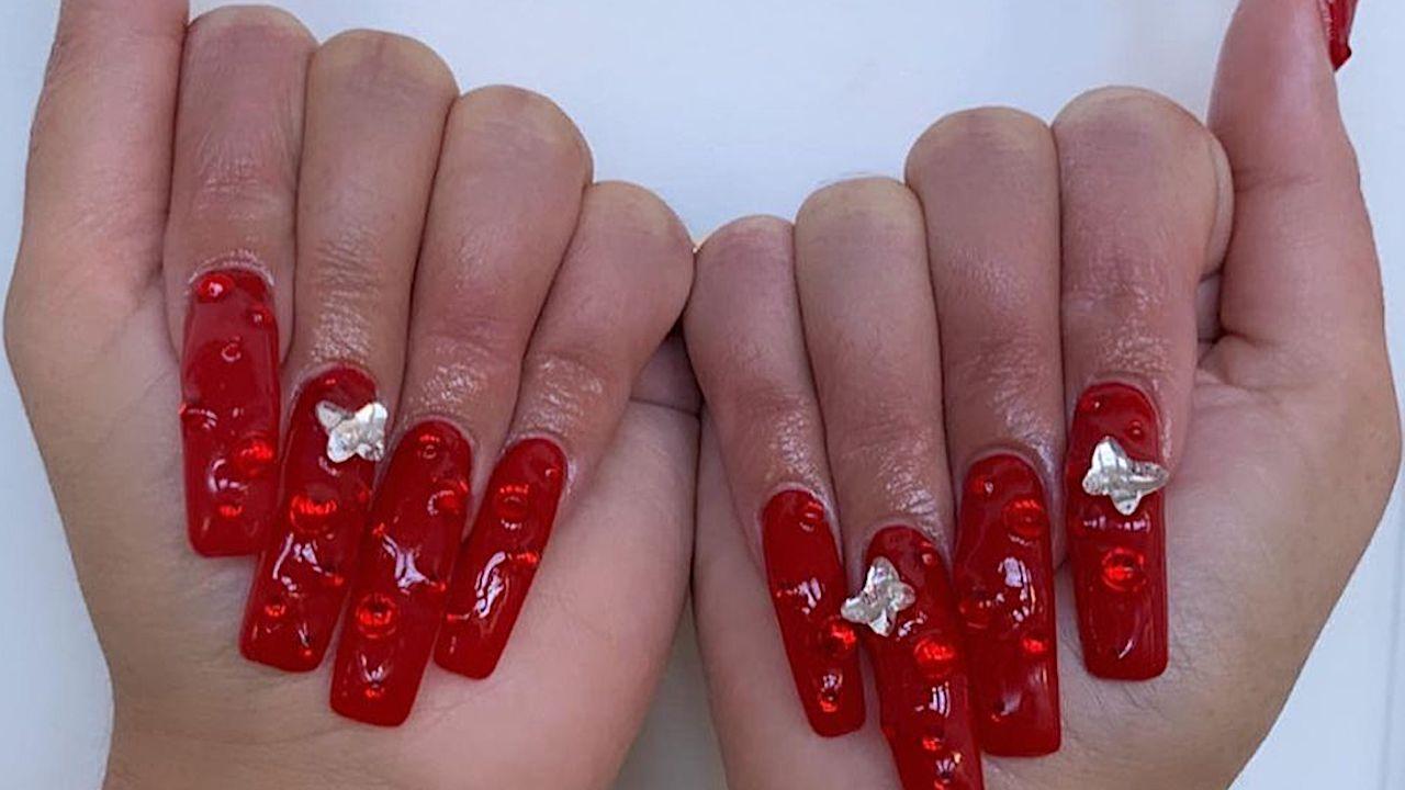 Лепка и стразы на ногтях, вульгарная втирка и еще 3 главных антитренда ...