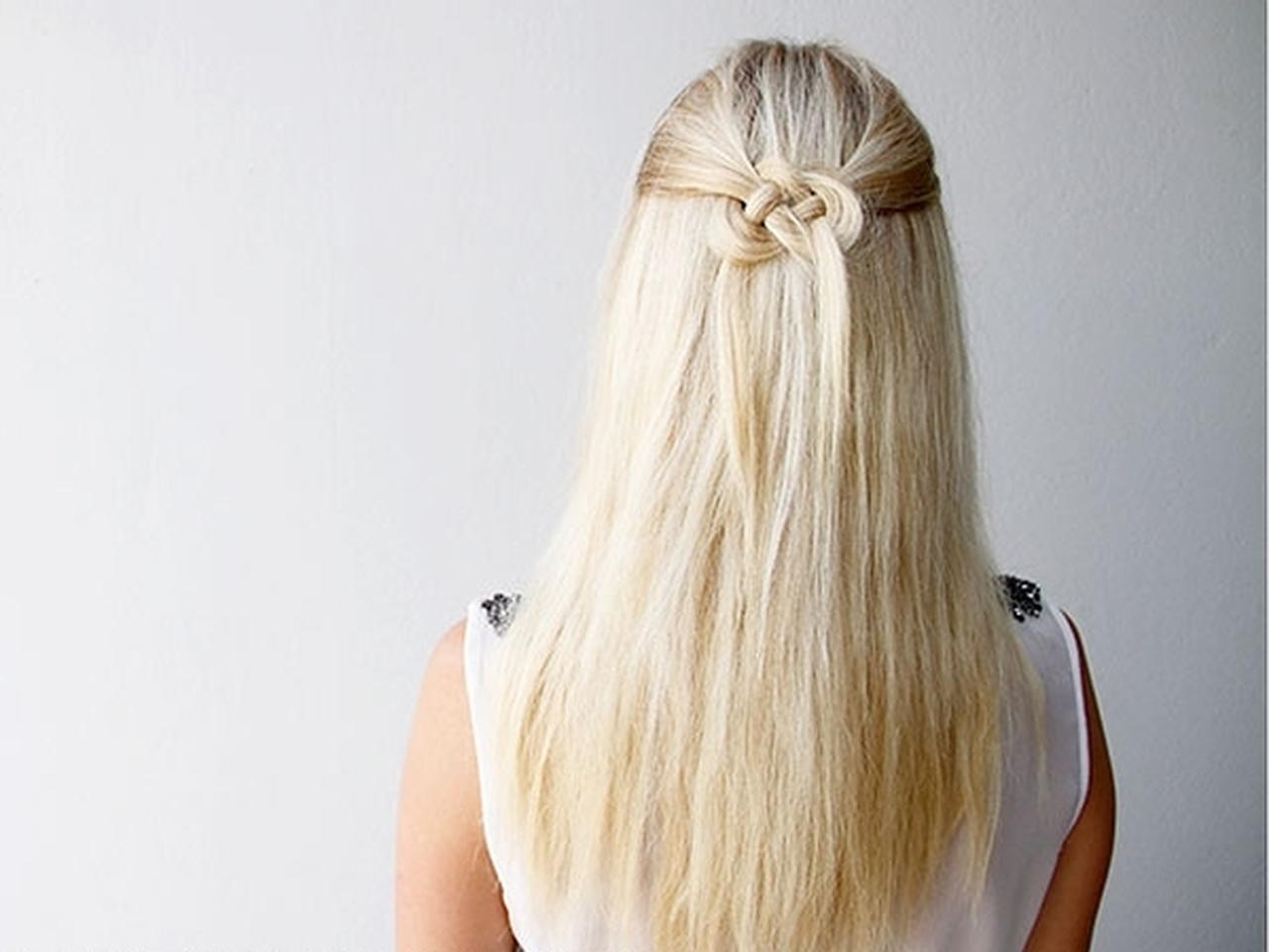 Прически с распущенными волосами. Прическа на распущенные волосы прямые. Красивые причёски на распущенные прямые волосы