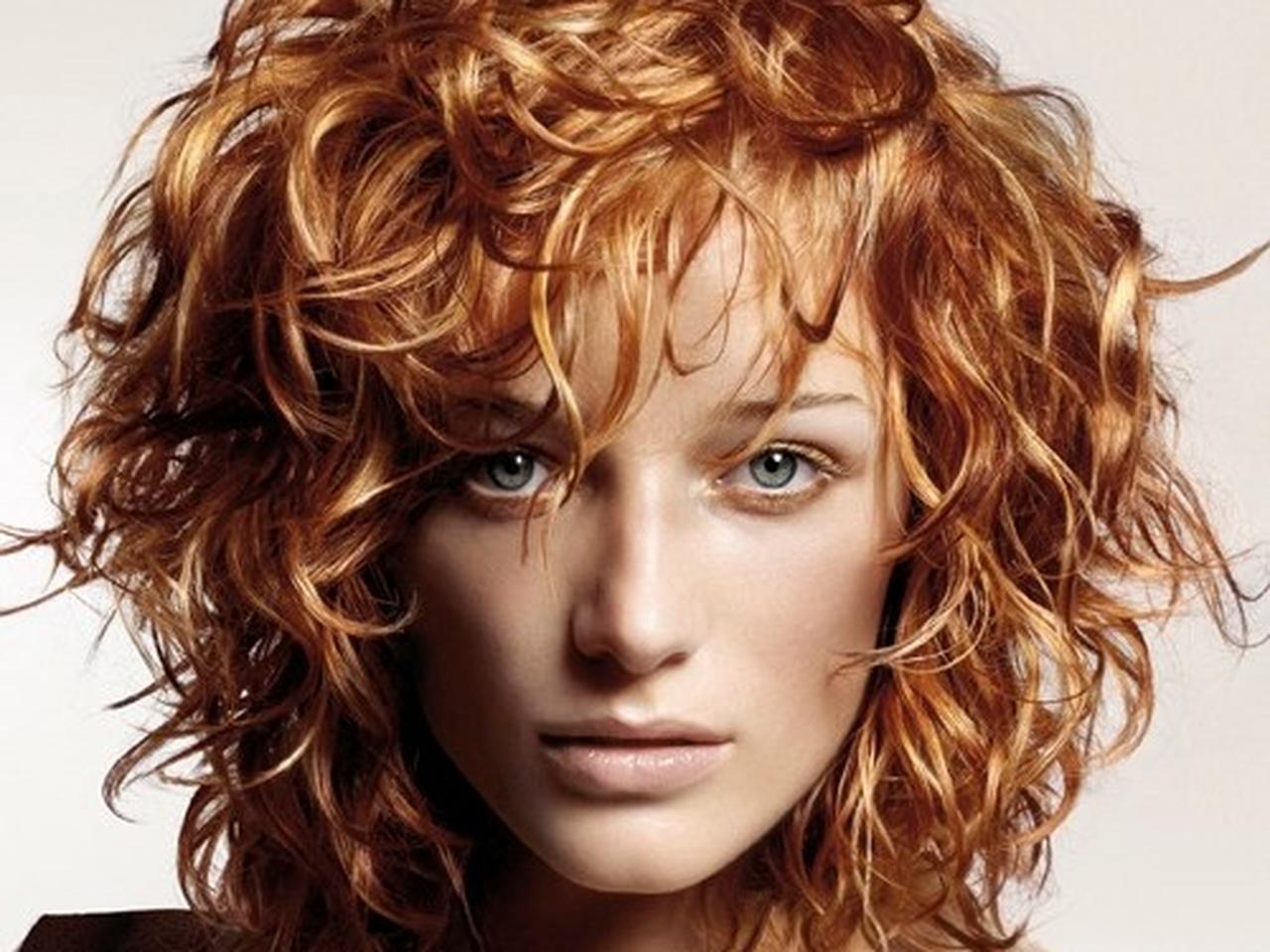 Мокрая химия на короткие волосы. Лёгкий Карвинг на средние волосы с челкой. Каскад с крупной завивкой на средние волосы. Химическая завивка крупные пряди короткие волосы