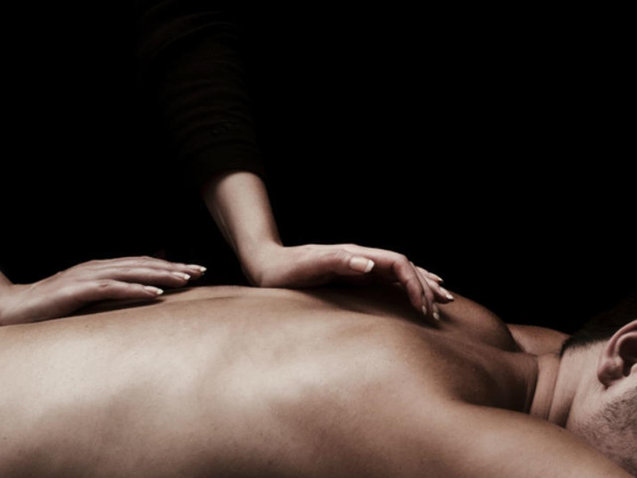 5 лучших техник эротического массажа, которые сведут с ума твоего мужчину |  WMJ.ru