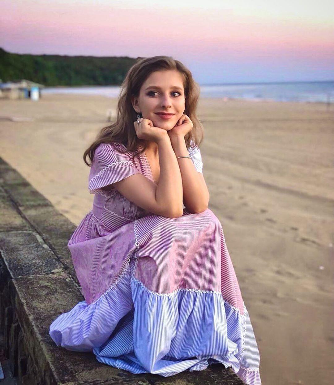 Лиза Арзамасова Фото В Купальнике