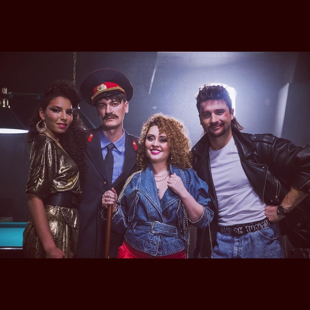 Sumasshedshie Draki Tancy Pricheski I Naryady Sergej Lazarev Snyal Klip V Stile 80 H Wmj Ru