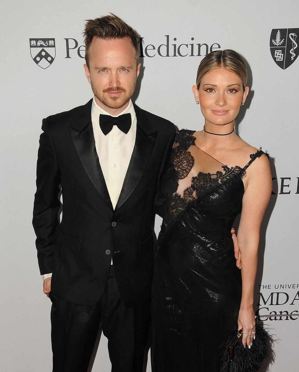 zvezda seriala vo vse tyazhkie aaron pol vpervye stanet otcom wmj ru