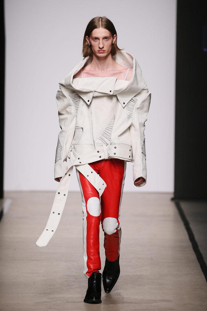 Red september сайт одежда. Red september о бренде. Red september сайт одежда. Показ red september. Ред септембер.